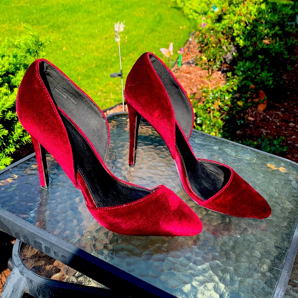 Heels - Picture 3 of 5